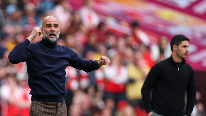 Pep Guardiola y Mikel Arteta en la Final de la Carabao Cup entre Arsenal y Manchester City | AP