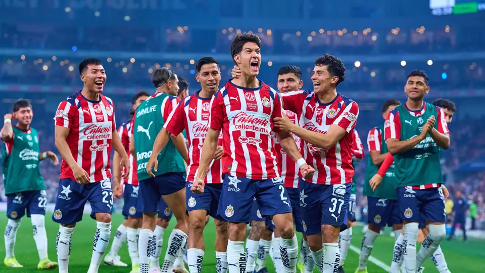 José Castillo celebrando el segundo gol de Chivas  en el partido ante Rayados | MEXSPORT