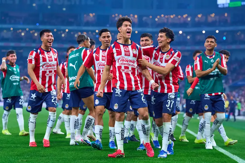 José Castillo celebrando el segundo gol de Chivas  en el partido | MexSport