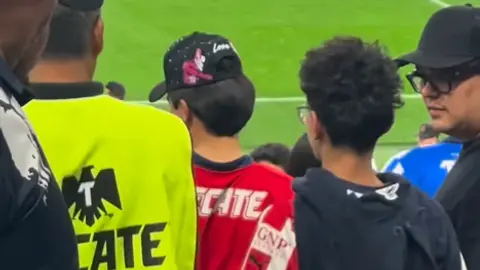 ¡Sigue la polémica! Aficionado que agredió a periodista explica situación vivida en el Estadio BBVA tras el Rayados vs Chivas