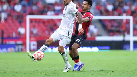 Mudo Aguirre y Lucas Abascia durante el Atlas vs Querétaro | IMAGO7