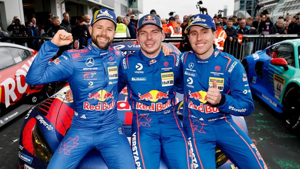 El equipo de Mercedes en la Nürburgring Langstrecken-Serie con Max Verstappen | X: @amgmotorsport