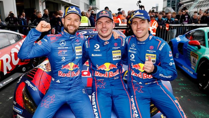 El equipo de Mercedes en la Nürburgring Langstrecken-Serie con Max Verstappen | X: @amgmotorsport