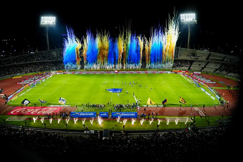 Recibimiento de La Rebel a Pumas, previo al duelo ante América en la Jornada 12 del Clausura 2026 | IMAGO7