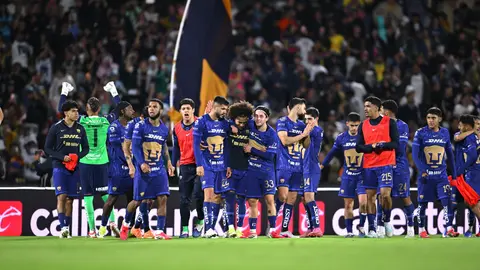 Pumas celebrando su victoria ante el América | MEXSPORT