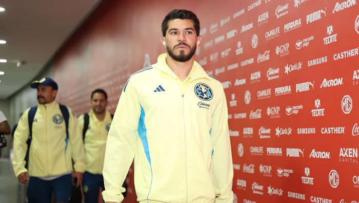 Henry Martin en su llegada a un partido con América | IMAGO 7