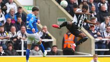 ¡Terrible! Newcastle y Sunderland se detiene tras insultos discriminatorios desde la tribuna
