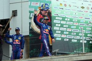 Verstappen en el podio de la Nürburgring Langstrecken-Serie antes de la descalificación | GROSBY GROUP