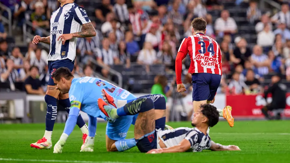 'Hormiga' González festejando tras anotar ante 
Rayados | MexSport