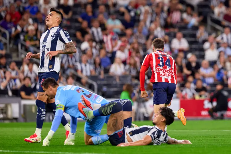 'Hormiga' González festejando tras anotar ante 
Rayados | MexSport