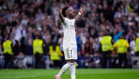 Vinicius responde a Simeone con doblete y burla en triunfo del Real Madrid sobre Atlético