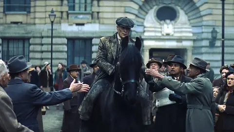 El final conecta con el pasado de guerra de Tommy Shelby./ Netflix