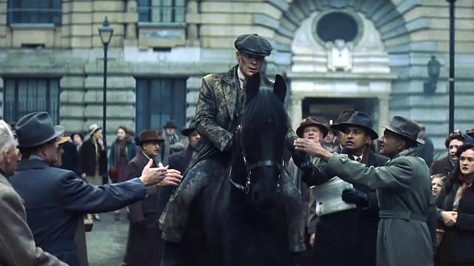El final conecta con el pasado de guerra de Tommy Shelby./ Netflix