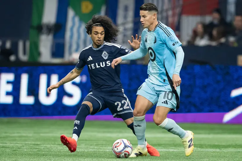 James Rodríguez peleando un balón en su debut en MLS l AP