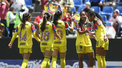 América Femenil golea a Puebla y se mantiene en la lucha por el liderato