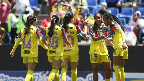 América Femenil golea a Puebla y se mantiene en la lucha por el liderato