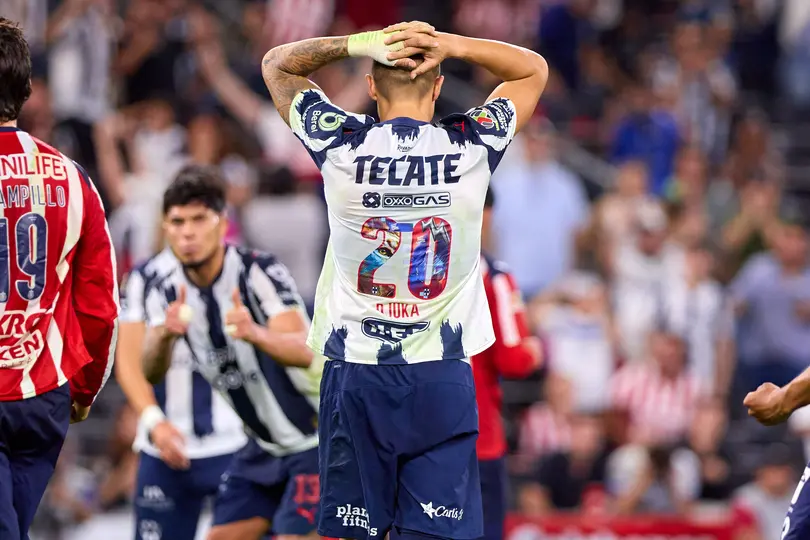 Uros Durdevic, delantero de Rayados, en lamento tras falla ante Chivas en Jornada 12 del Clausura 2026 | MEXSPORT