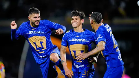 Robert Morales y Uriel Antuna en festejo de gol ante América en el Clásico Capitalino del Clausura 2026 | IMAGO7