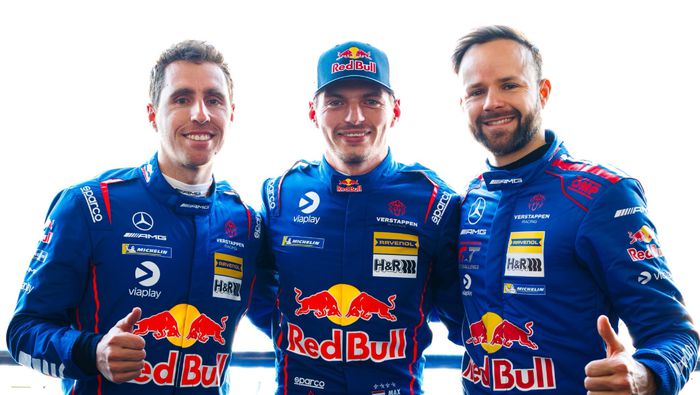 Verstappen con sus compañeros de equipo en la Nürburgring Langstrecken-Serie | X: @Max33Verstappen