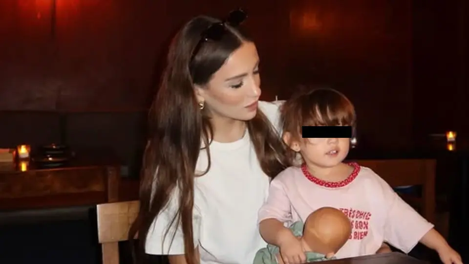 Marianne Gonzaga y su hija. / IG: @marianne_rc