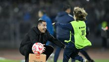 Efraín Juárez tiene emotivo festejo con su hijo en la victoria de Pumas ante América