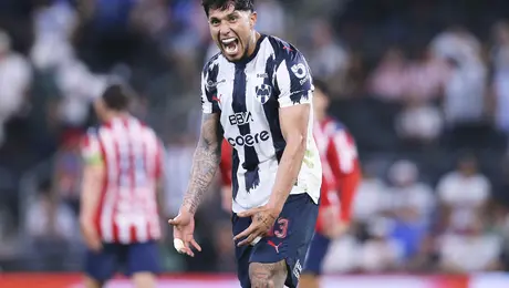 ¿Indirecta? El duro mensaje de Carlos Salcedo tras la derrota de Rayados ante Chivas