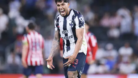 Carlos Salcedo, central de Rayados | IMAGO7