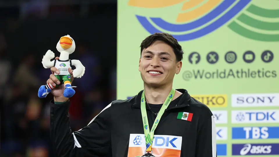 Erick Portillo celebrando su victoria en el Campeonato Mundial de Atletismo Indoor 2026 | AP