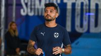 ¡Mal y de malas! 'Tecatito' Corona se lesionó en el calentamiento del partido ante Chivas y causa baja para Rayados