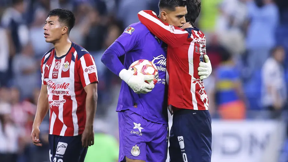 Raúl 'Tala' Rangel, portero de Chivas, tras atajar penalti ante Rayados de Monterrey en la Jornada 12 del Clausura 2026 | IMAGO7
