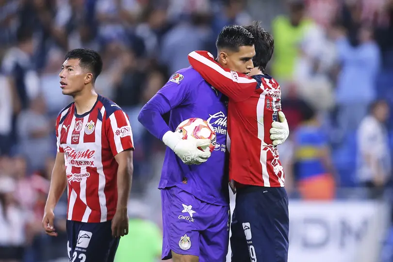 Raúl 'Tala' Rangel, portero de Chivas, tras atajar penalti ante Rayados de Monterrey en la Jornada 12 del Clausura 2026 | IMAGO7