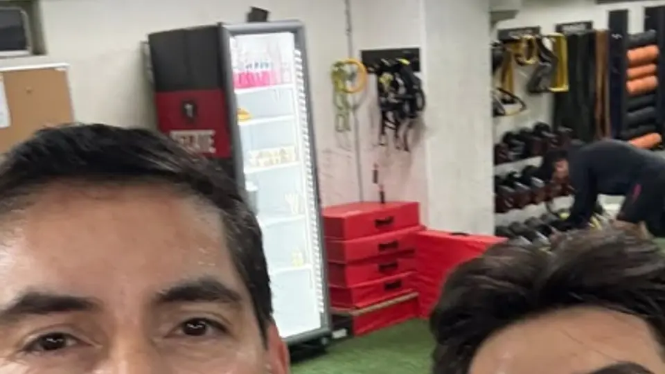 Gilberto Mora y Jesús Corona en el gimnasio | Captura de Pantalla
