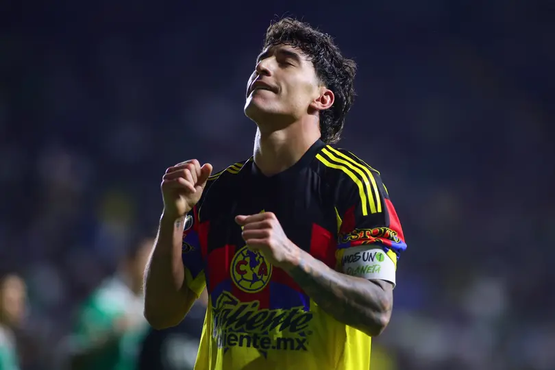 Alejandro Zendejas celebrando su gol de penal ante León l MEXSPORT