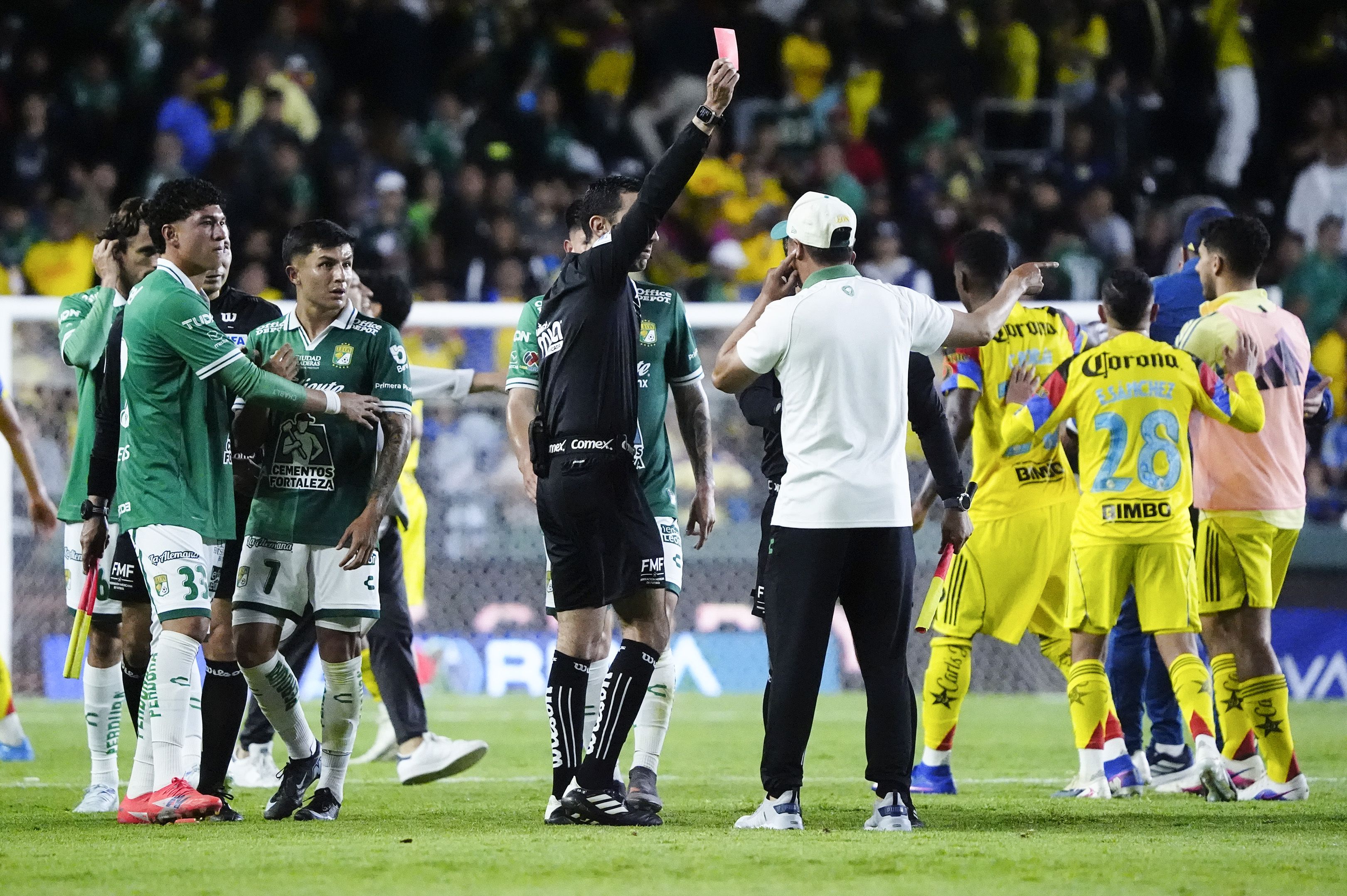 César Arturo Ramos en el partido de León contra América en el Clausura 2026 de la Liga MX | IMAGO 7