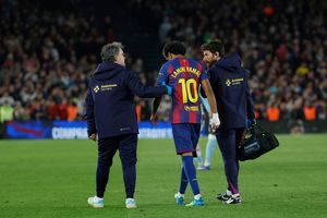 Lamine Yamal se retira lesionado en el partido de Barcelona contra Celta de Vigo | AP