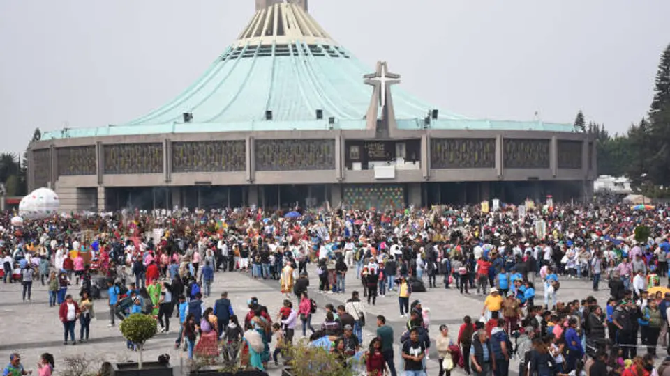 La alta afluencia en la Basílica de Guadalupe la convierte en un punto vulnerable para este tipo de engaños. / iStock
