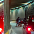 VIDEO: así asaltaron a automovilista en túnel de Cuajimalpa en pleno tráfico