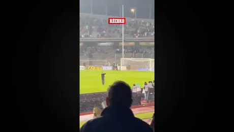 Efraín Juárez agradece a la porra de Pumas, luego de lograr la remontada
