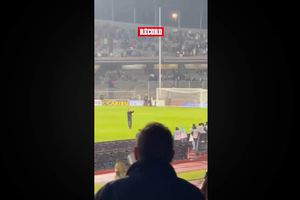 Efraín Juárez agradece a la porra de Pumas, luego de lograr la remontada