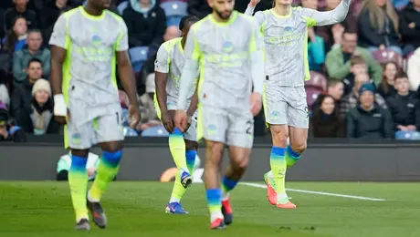 ¡Nuevo líder en la Premier League! Manchester City vence al Burnley; se le va la liga al Arsenal
