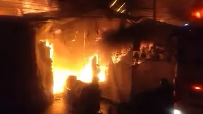 Fuerte incendio en el Mercado de Sonora deja locales dañados y desalojos en la CDMX