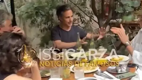 Gael García fue sorprendido por un fan mientras comía en un restaurante/IG: @issigarza