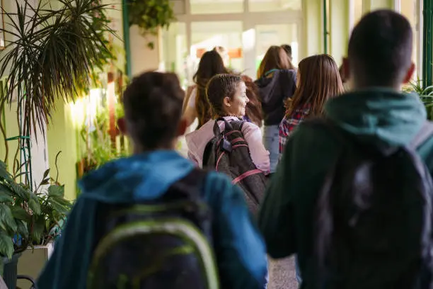 Publicaciones con frases como “mañana tiroteo” han generado pánico entre estudiantes y padres de familia. / iStock