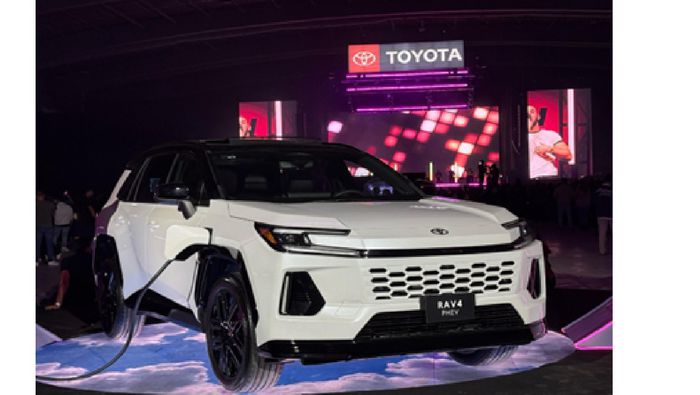 Así es la nueva RAV4 HEV de Toyota | ESPECIAL