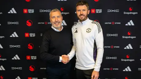 ¡Se queda! Manchester United confirma la permanencia de Michael Carrick