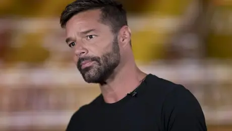 Ricky Martin sufre ataque con gas lacrimógeno en pleno concierto /  VIDEO