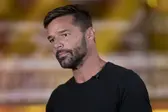 Ricky Martin sufre ataque con gas lacrimógeno en pleno concierto /  VIDEO