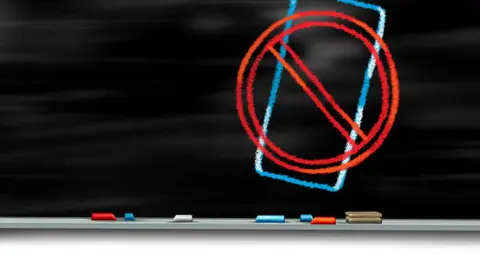 La nueva regulación no prohíbe completamente los celulares dentro de las aulas./ Pixabay