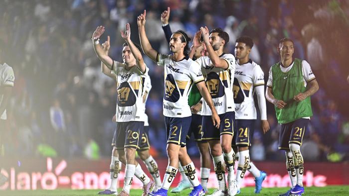 Pumas haciendo el Goya tras el empate sin goles en la Final de Ida | MEXSPORT