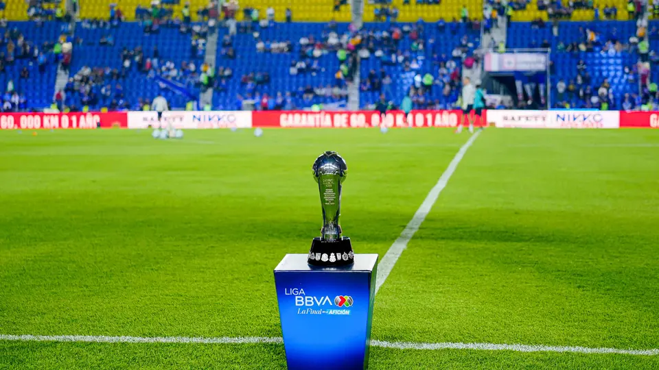 El trofeo de la Liga MX ya espera al ganador entre Pumas y Cruz Azul | IMAGO7